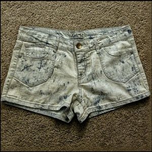 lei Ashley Acid Washed Shorts